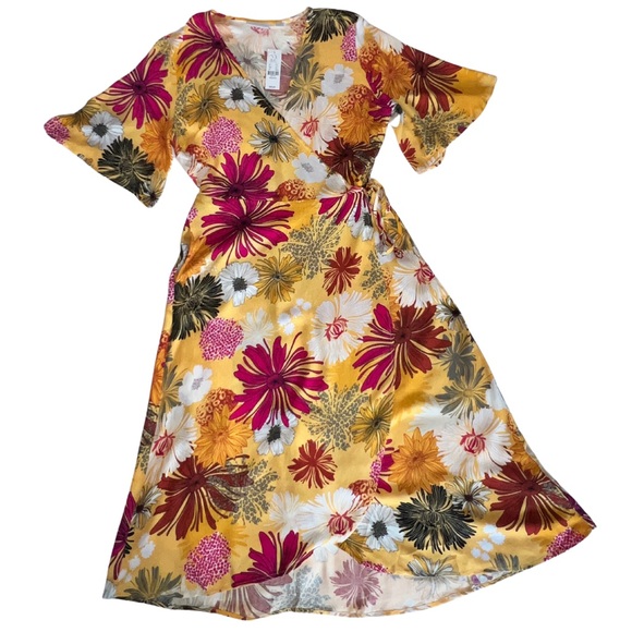 NY&Co Floral Print Side Wrap Dress with Side Pockets - Picture 2 of 4